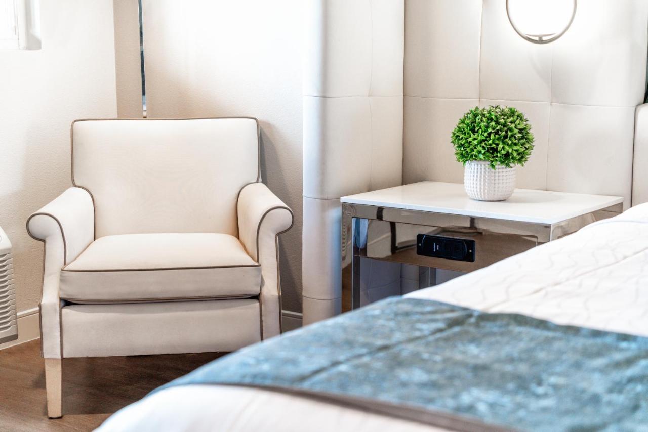 Aspire Inn Studios & Spas Bellflower Esterno foto
