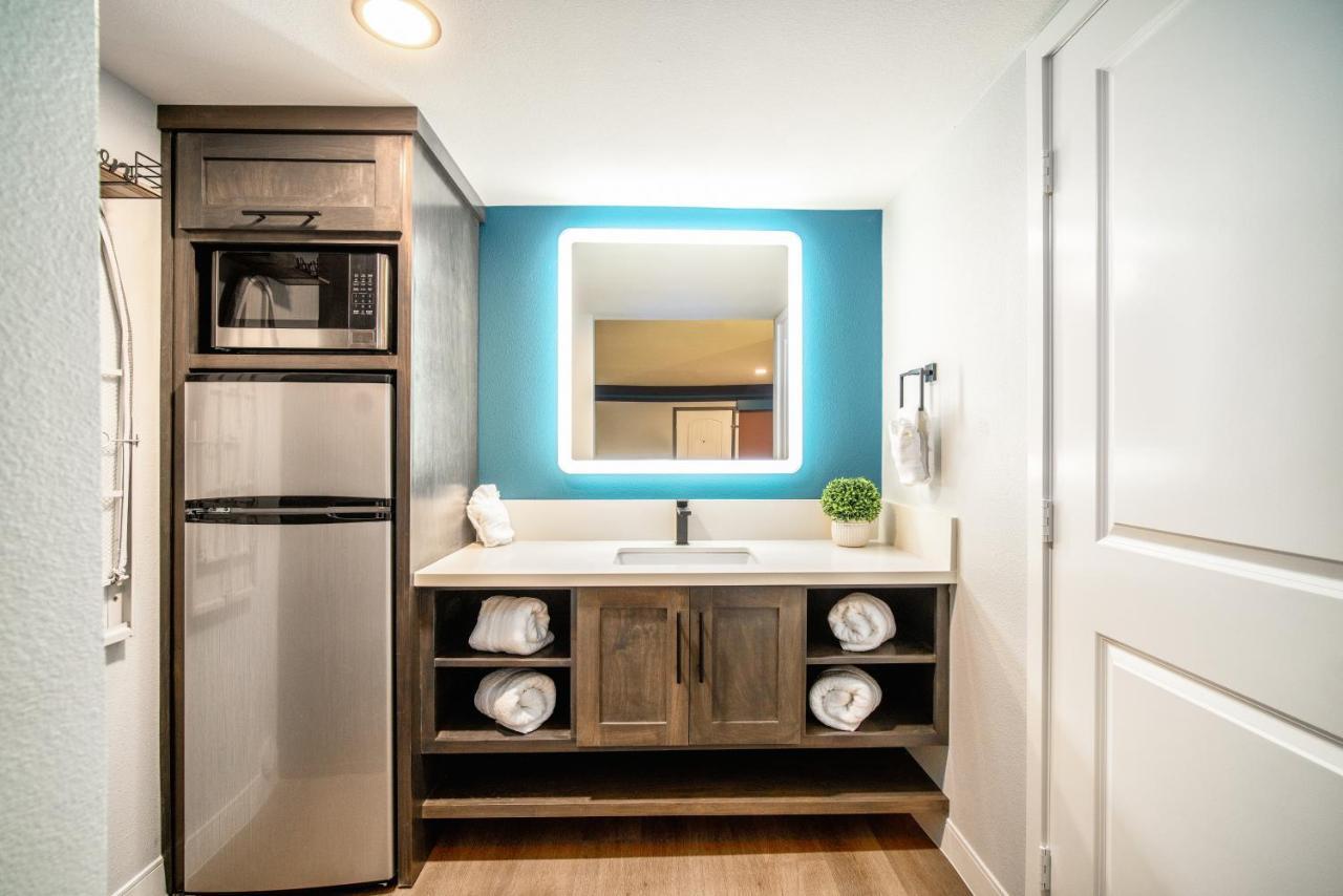 Aspire Inn Studios & Spas Bellflower Esterno foto