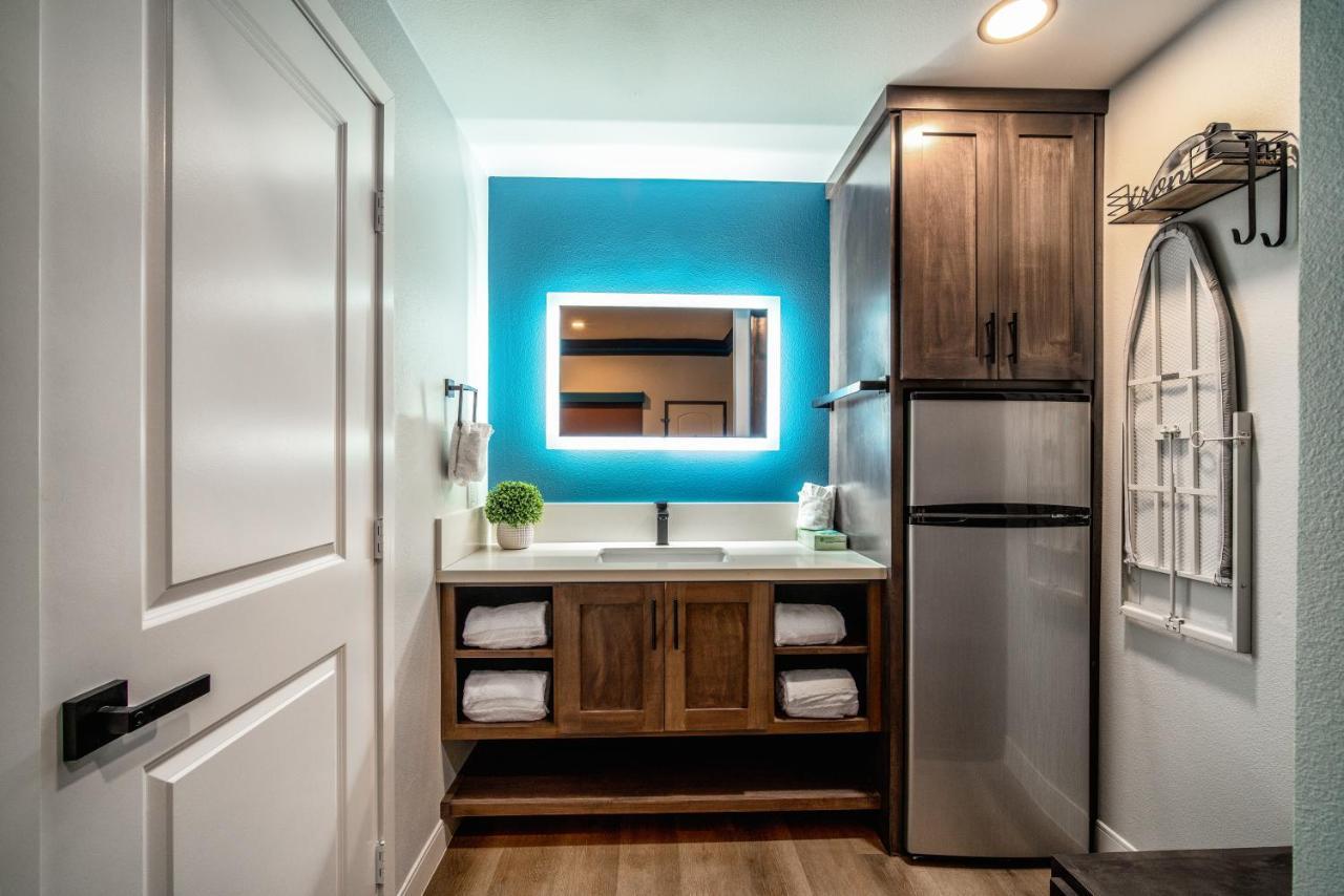 Aspire Inn Studios & Spas Bellflower Esterno foto