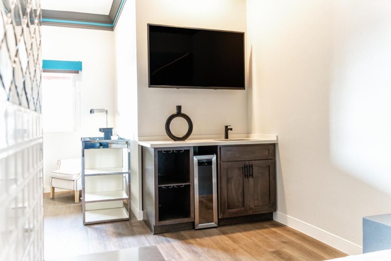 Aspire Inn Studios & Spas Bellflower Esterno foto