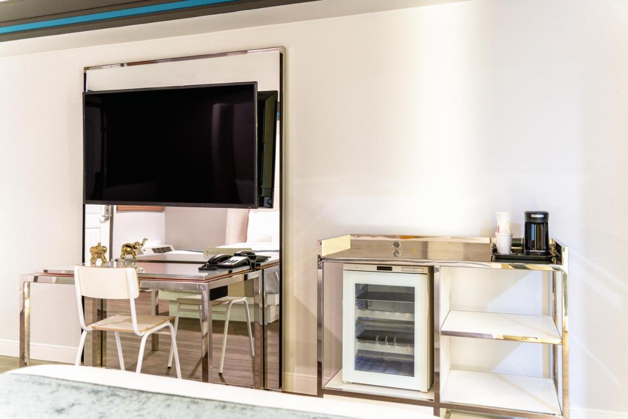Aspire Inn Studios & Spas Bellflower Esterno foto