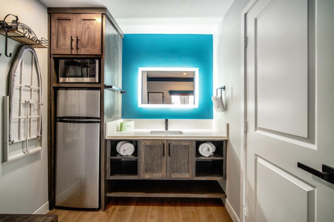 Aspire Inn Studios & Spas Bellflower Esterno foto