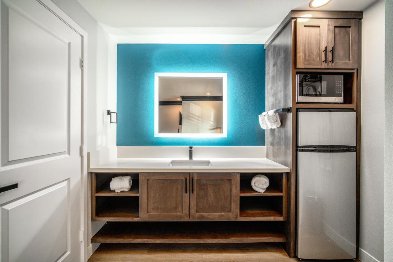 Aspire Inn Studios & Spas Bellflower Esterno foto