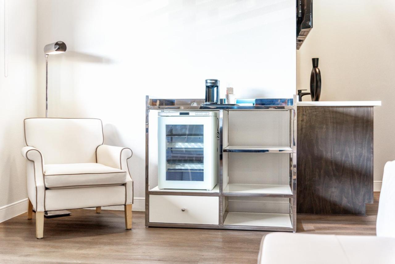 Aspire Inn Studios & Spas Bellflower Esterno foto