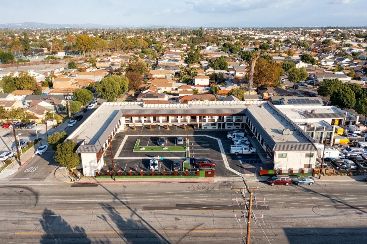 Aspire Inn Studios & Spas Bellflower Esterno foto