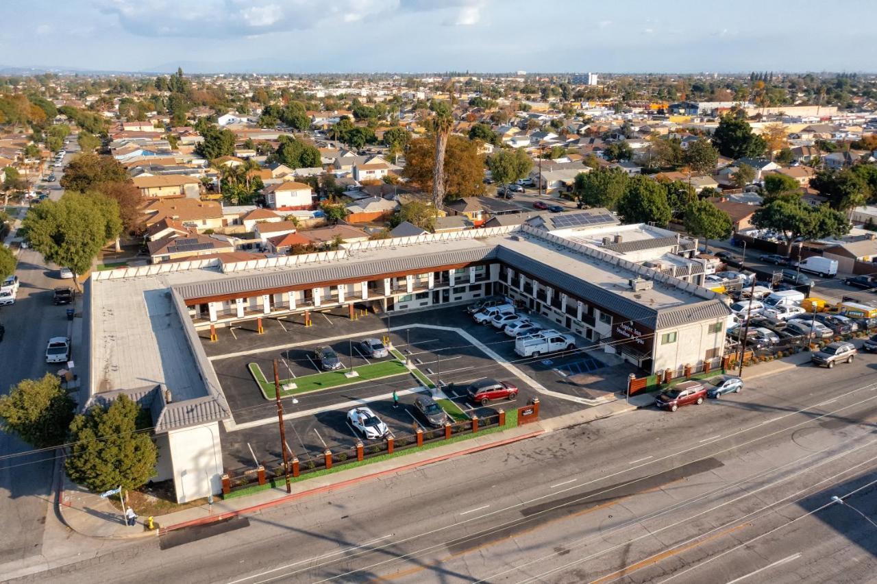 Aspire Inn Studios & Spas Bellflower Esterno foto