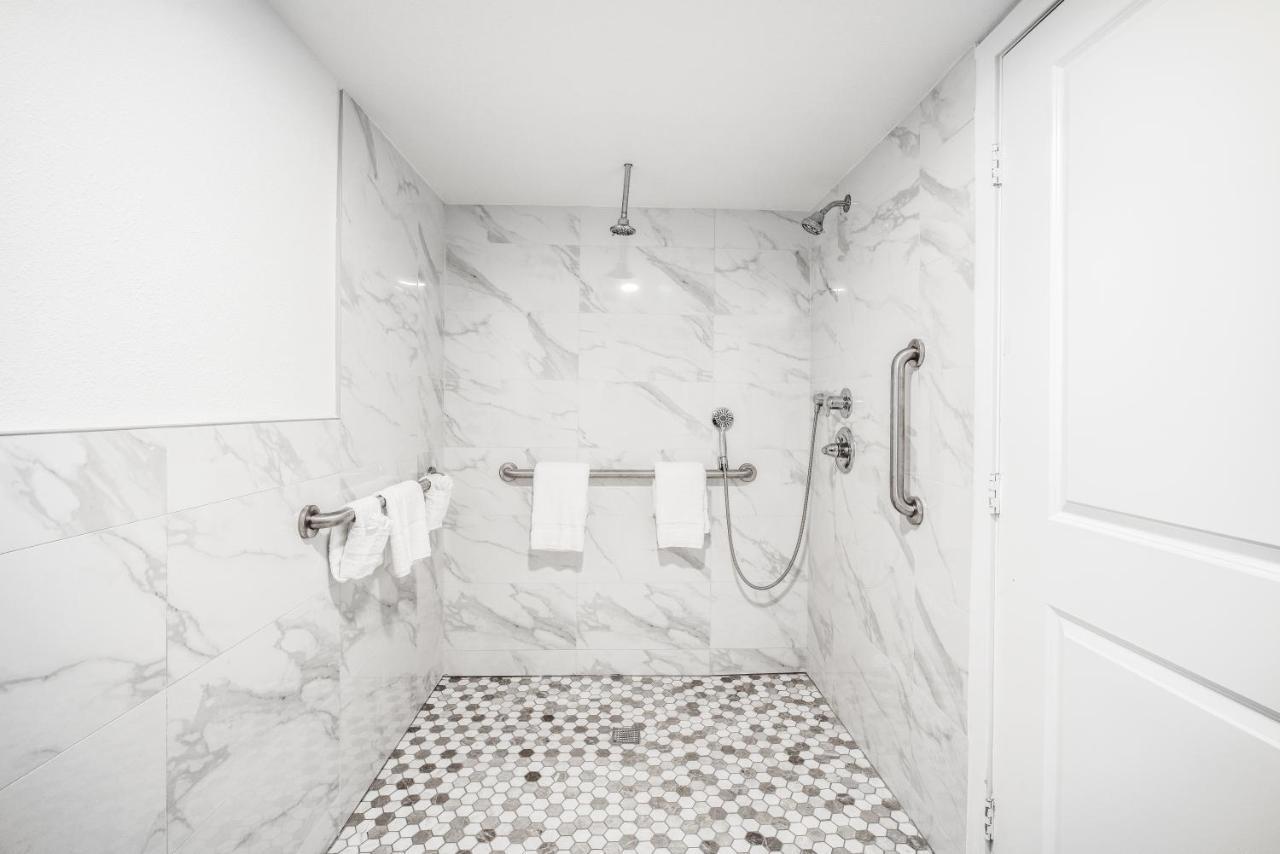 Aspire Inn Studios & Spas Bellflower Esterno foto