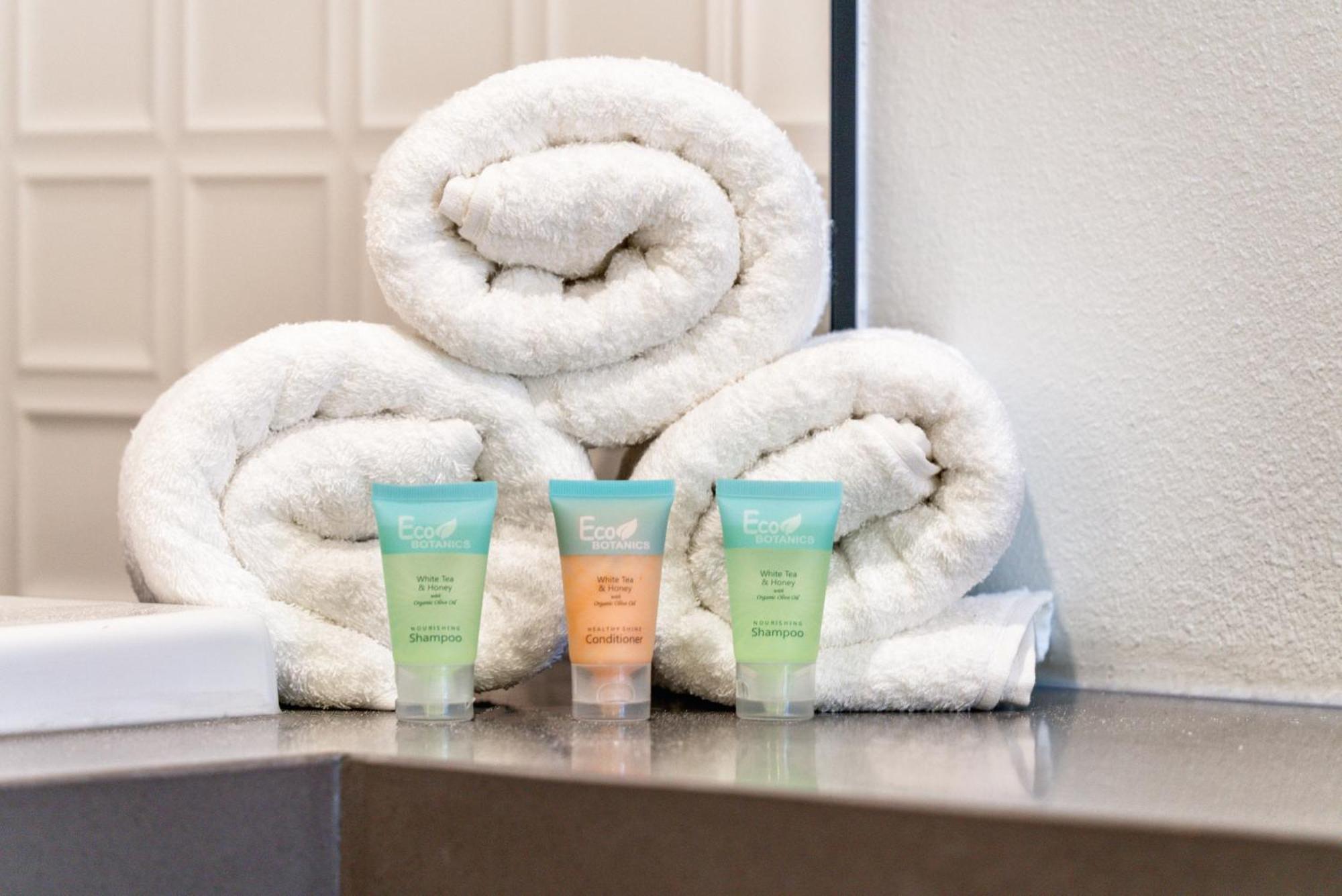 Aspire Inn Studios & Spas Bellflower Esterno foto