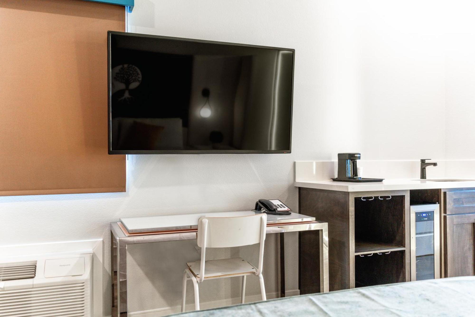 Aspire Inn Studios & Spas Bellflower Esterno foto