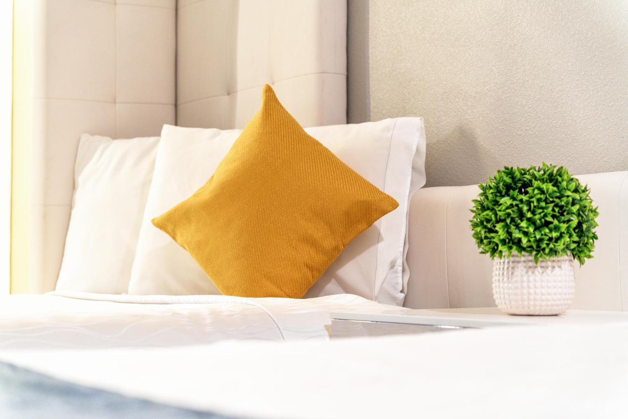 Aspire Inn Studios & Spas Bellflower Esterno foto