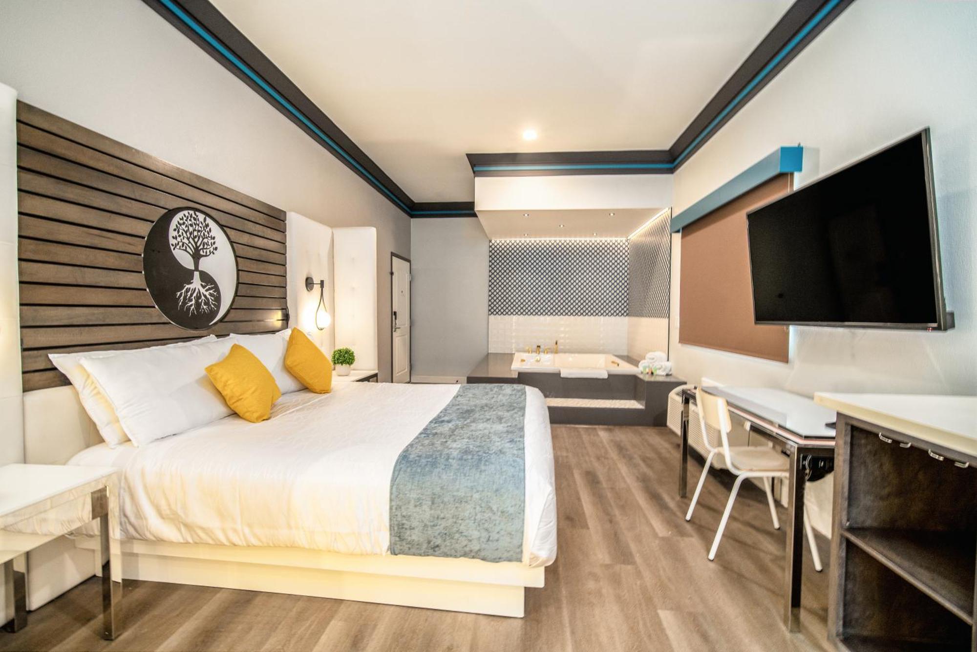 Aspire Inn Studios & Spas Bellflower Esterno foto