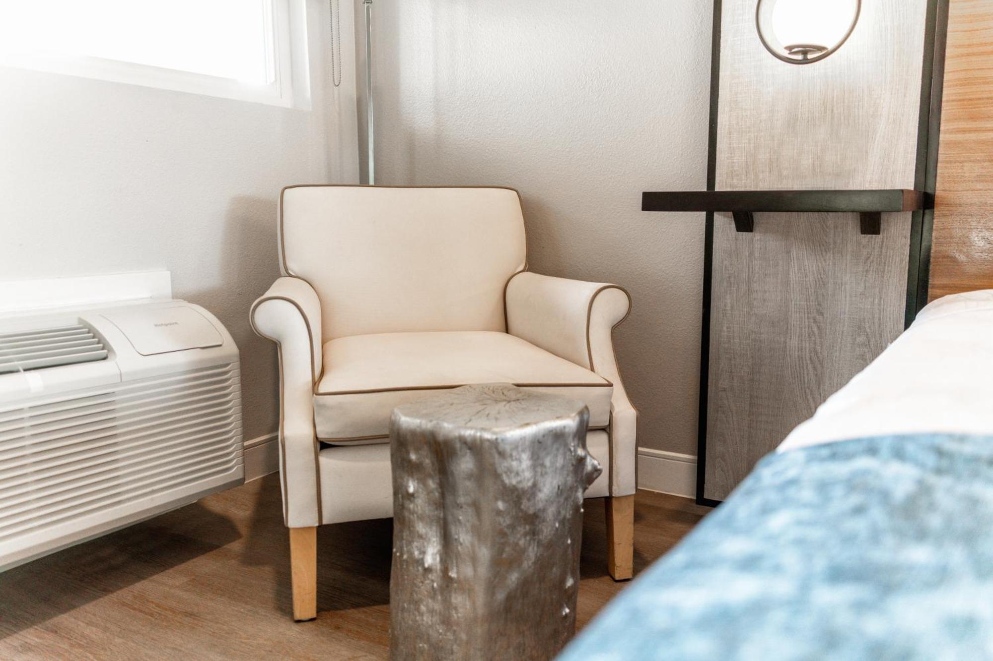 Aspire Inn Studios & Spas Bellflower Esterno foto