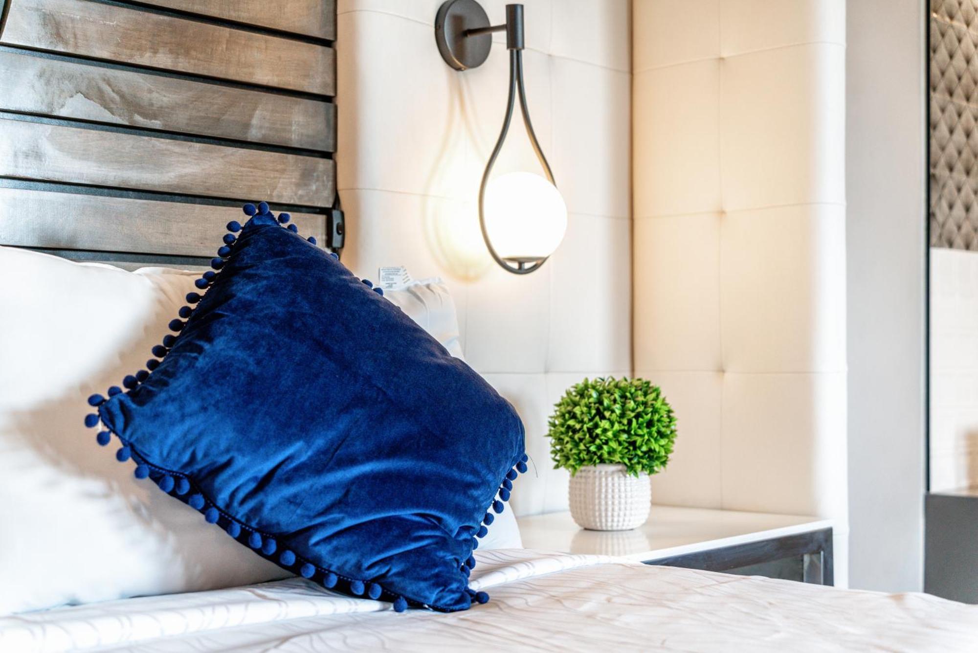 Aspire Inn Studios & Spas Bellflower Esterno foto